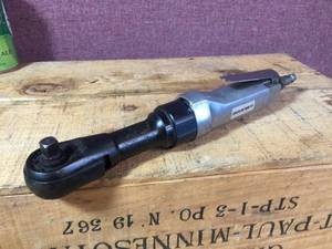 lot 21 image: 38 dr Air Ratchet