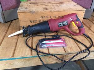 lot 29 image: Chicago Electric Reciprocating Saw - Blades