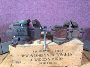 lot 32 image: 2 Vintage Bench Vise