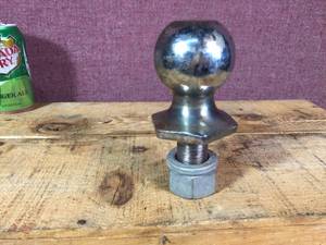 lot 41 image: 2 516 Ball Hitch