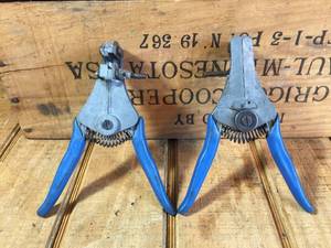 lot 79 image: 2 Klein Tools Wire Stripper - Cutters