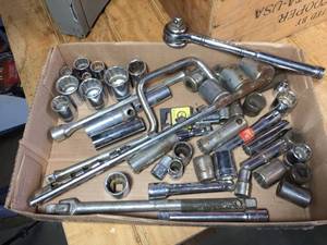 lot 90 image: 12 Dr Sockets - Ratchets - Extensions