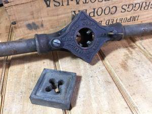 lot 94 image: Vintage G.T.D. Pipe Threader NO. 1