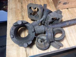 lot 96 image: Vintage Hollands Pipe Threading Tool - Dies