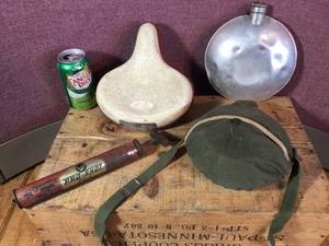 lot 98 image: Vintage Boy Scouts - Bike Seat - Pump