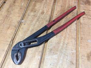 lot 109 image: Knipex 88-300 Alligator Pliers