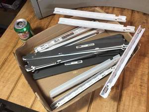 lot 112 image: Metal Shelf Brackets