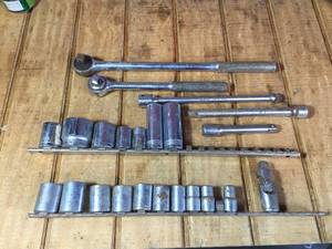 lot 126 image: 12 Dr Sockets - Ratchets - Extensions