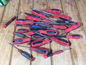 lot 133 image: Group Rubber Grip Screwdrivers