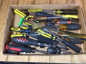 lot 136 image: Group Screwdrivers