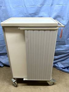 lot 24 image: Innerspace Medical Supply Cart With 4 DrawerBaskets Good Condition - Door Does Not Close