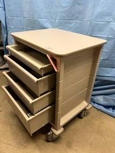 lot 29 image: MSRP $2500 Herman MIller 4-Drawer Procedure Medical Supply Cart - Great Condition