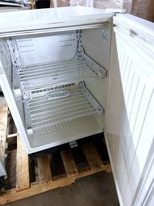 lot 51 image: MSRP $2600 Sanyo SF-L6111W Digital Biomedical Undercounter Laboratory Freezer - Good Working Condition