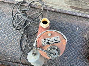lot 15 image: 410 HP Sump Pump