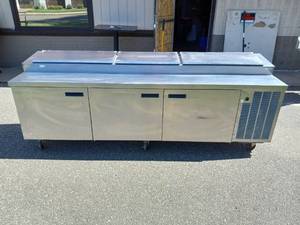 DELFIELD PIZZA PREP TABLE WITH REFRIGERATED BASE