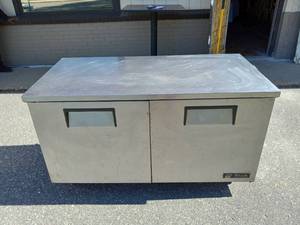 TRUE WORKTOP FREEZER