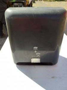 HAND TOWEL DISPENSER