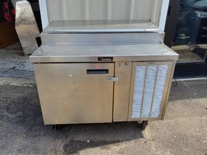 DELFIELD PIZZA PREP TABLE WITH REFRIGERATOR