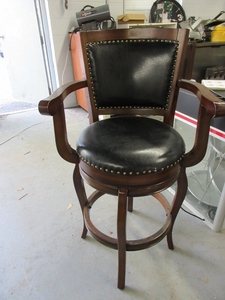 lot 805 image: BEEFY BAR STOOL