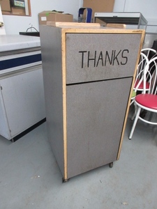 lot 810 image: ROLLING ENCLOSED TRASH RECEPTACLE