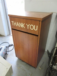 lot 811 image: ENCLOSED TRASH RECEPTACLE