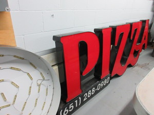 lot 815 image: LIGHT UP PIZZA SIGN
