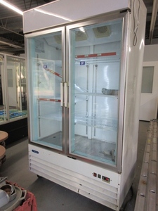 lot 817 image: METALFRIO GLASS DOOR DISPLAY FREEZER