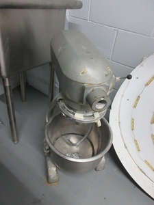 lot 824 image: HOBART MIXER