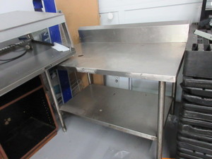 lot 829 image: STAINLESS STEEL WORK TABLE