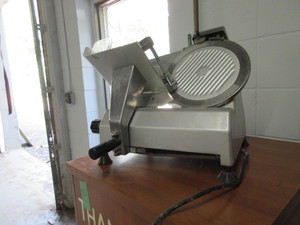 lot 832 image: SEMI AUTOMATIC MEAT SLICER