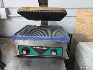 lot 834 image: TOASTMASTER SANDWICH  PANINI MAKER