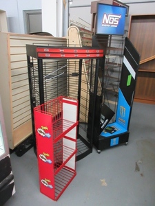 lot 850 image: MONSTER JUICE, JACK LINKS AND PRINGLES DISPLAYS