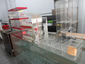 lot 853 image: ASSORTED ACRYLICPLASTIC DISPLAY CASES.