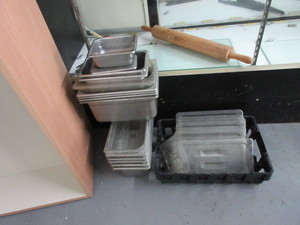 lot 854 image: STAINLESS STEEL PANS WITH LIDS