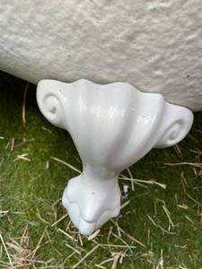 lot 3 image: Claw Foot Soaking Tub
