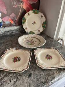 lot 18 image: Vintage English Plates