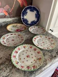 lot 21 image: 4-Plates With Pink Flowers & Green Trim, 2-Other Salad Plates, White With Blue & Pink With White Roses-No Cracks Or Chips