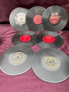 lot 25 image: 7-Vintage Old Time Victrola Albums In Used Condition But Playable
