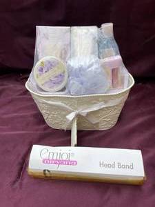 lot 26 image: NEW - LavenderVanilla Bath Gift Set, NEW Emjor Nirvana White Head Band
