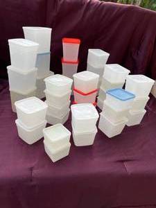lot 30 image: Assortment Of Plastic Containers For Many Uses