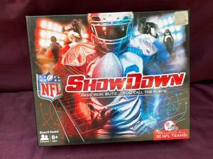 lot 32 image: NEW NFL Showdown Board Game-32 NFL Teams