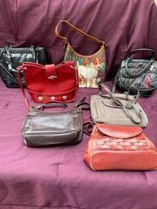 lot 39 image: 7-Purses