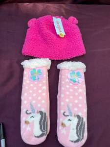 lot 46 image: NEW Kids Sweet Home Socks & NEW Cat & Jack Pink Hat