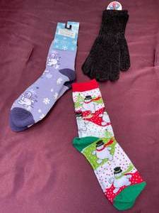 lot 52 image: NEW 1-Pair Snowman Socks, 1-Pair Slipper Socks & Pair Black Gloves