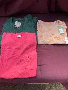 lot 60 image: NEW Green Sweater Size XL, 2-T Shirts Size XL, Orange & Dark Orange