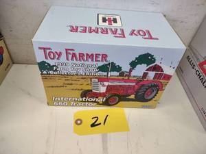 Ertl Toy Farmer International 660 D...