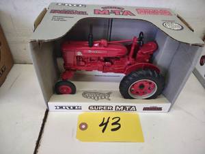 Ertl Farmall Super M-TA Die Cast Tr...