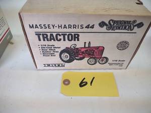 Ertl Massey-Harris 44 Die Cast Trac...