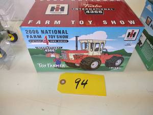 Ertl Toy Farmer International 4366 ...