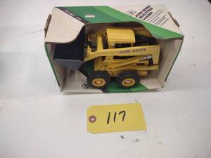 Ertl John Deere Die Cast Skid Loade...
